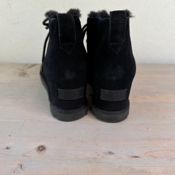 UGG CLASSIC FEMME LACE BOOTIES NEW - Picture 4 of 7